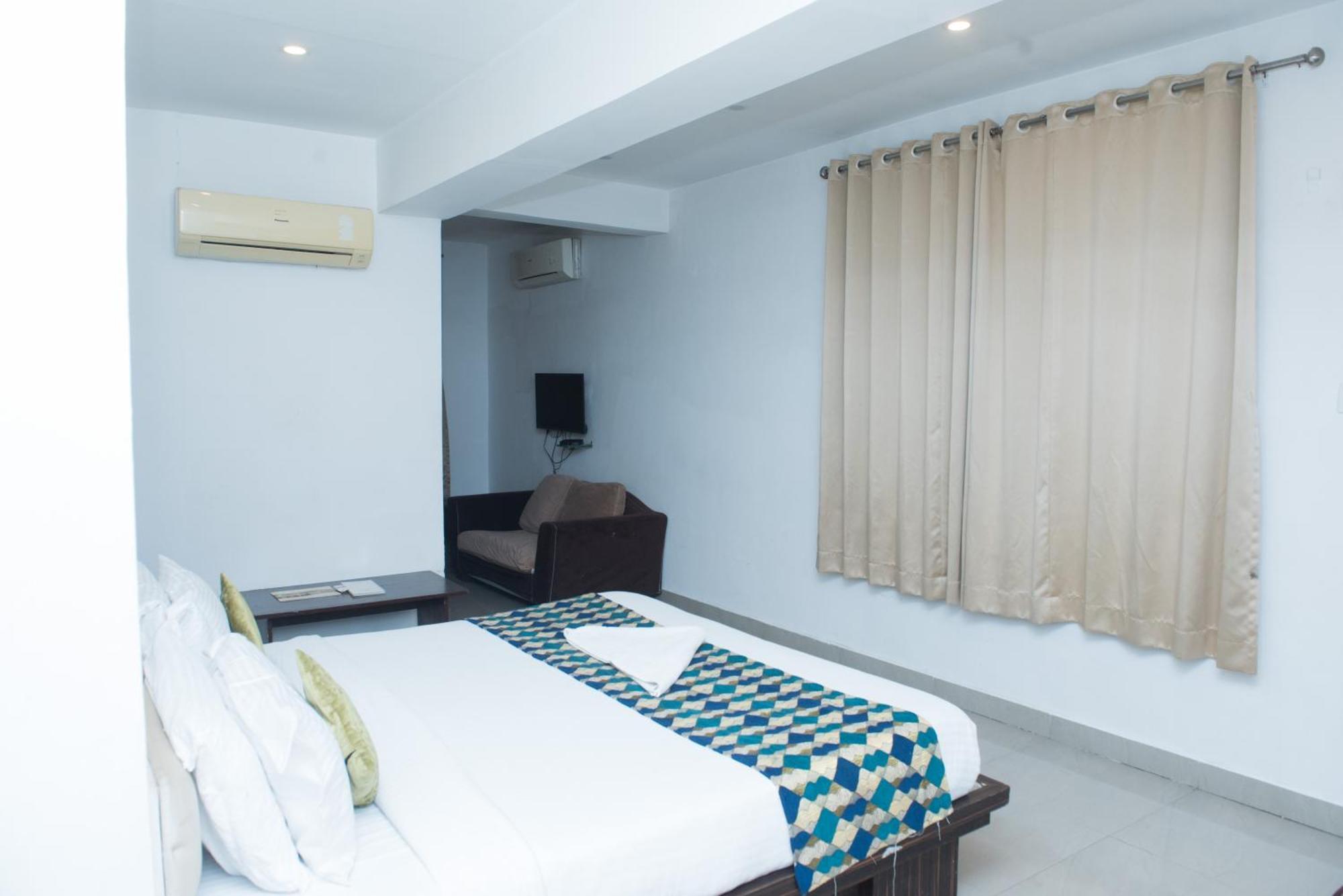 Hotel Balaji Central Ratlām Εξωτερικό φωτογραφία