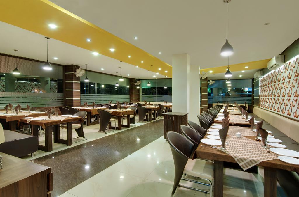 Hotel Balaji Central Ratlām Εξωτερικό φωτογραφία